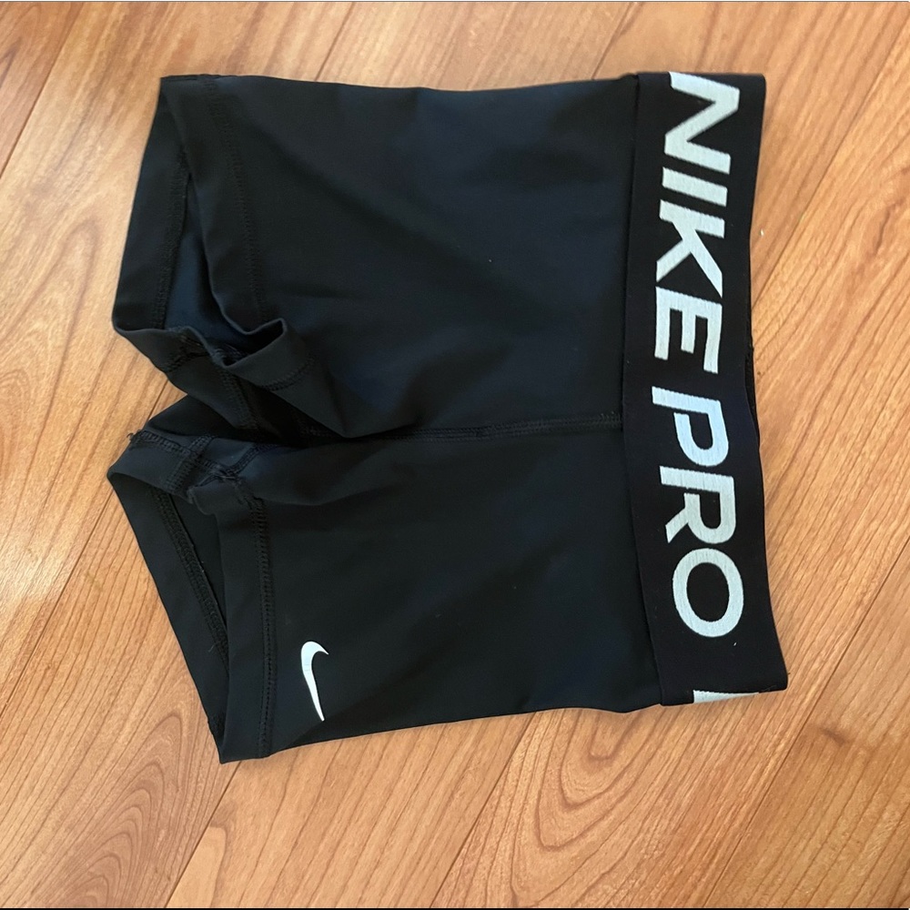 Nike pros size 00